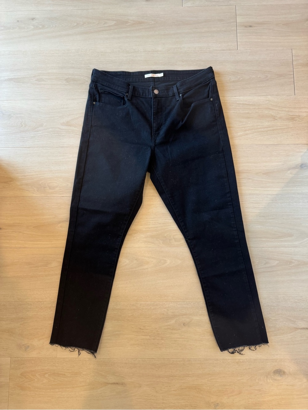 Women’s Levi  Jeans — Clean Modern Fit size 16 classic mid rise skinny